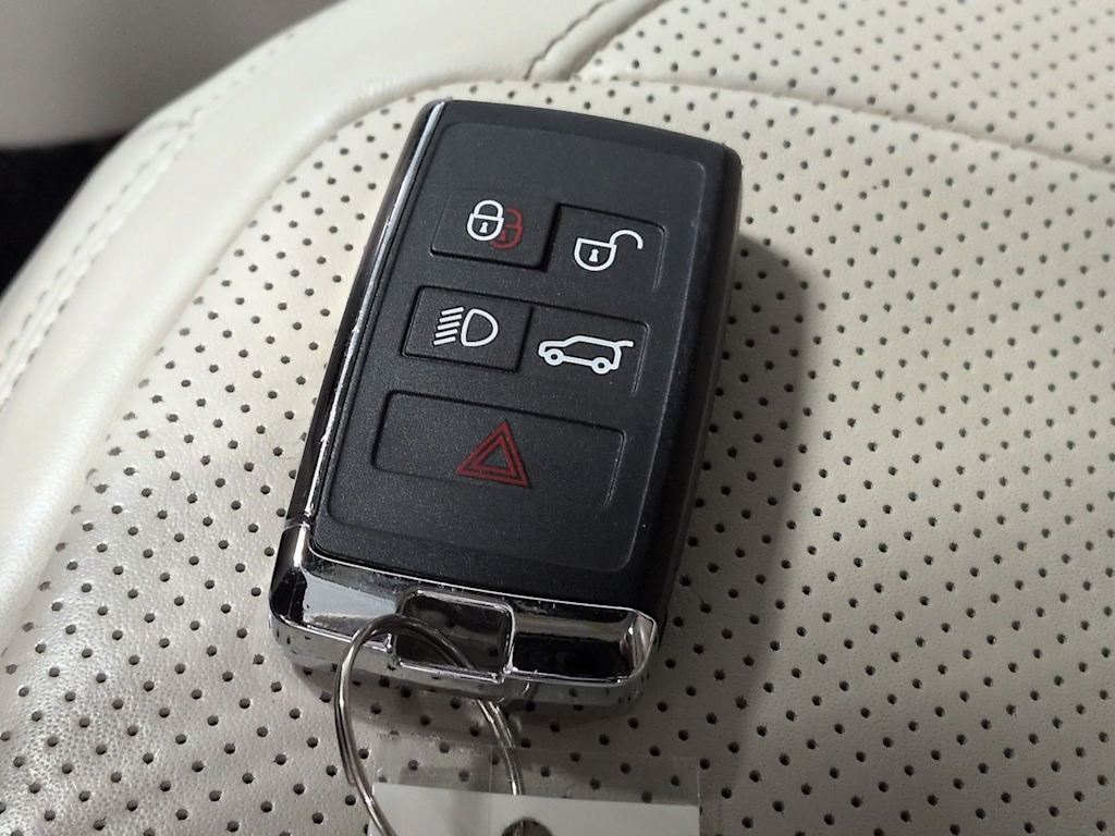 Thumbnail: 2021 Land Rover Range Rover - 19