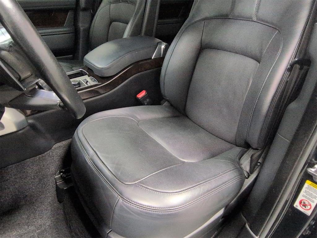 Thumbnail: 2020 Land Rover Range Rover - 8