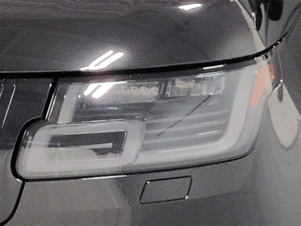 Thumbnail: 2020 Land Rover Range Rover - 18