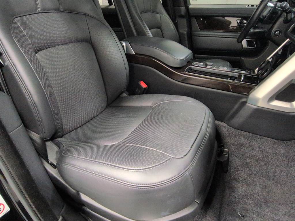 Thumbnail: 2020 Land Rover Range Rover - 22