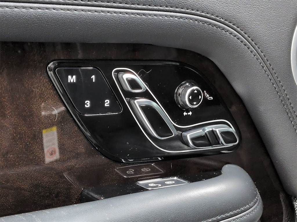 Thumbnail: 2020 Land Rover Range Rover - 16