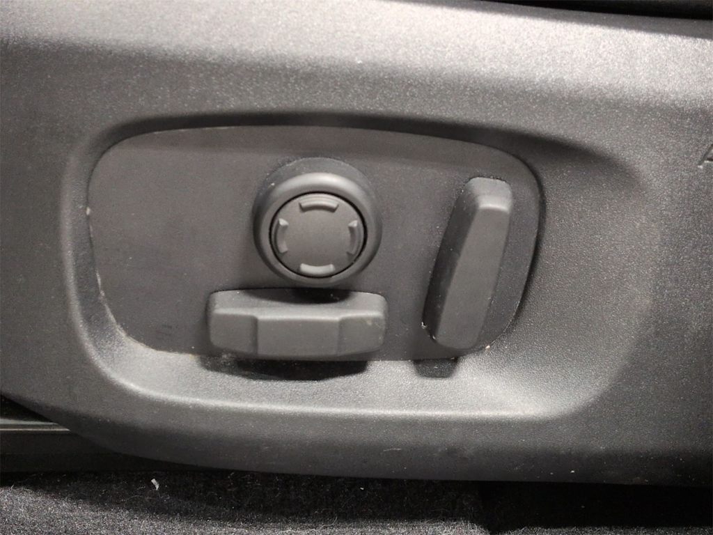 Thumbnail: 2017 Land Rover Range Rover Evoque - 27