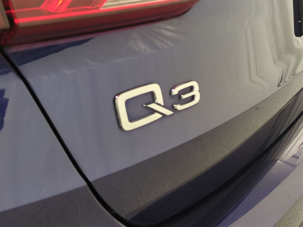 Thumbnail: 2021 Audi Q3 - 26