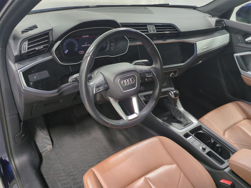 Thumbnail: 2021 Audi Q3 - 2