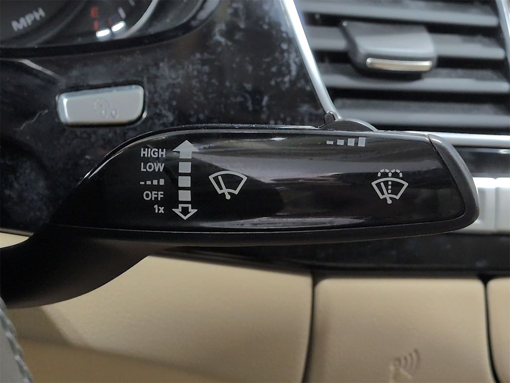 Thumbnail: 2015 Audi A8 - 15