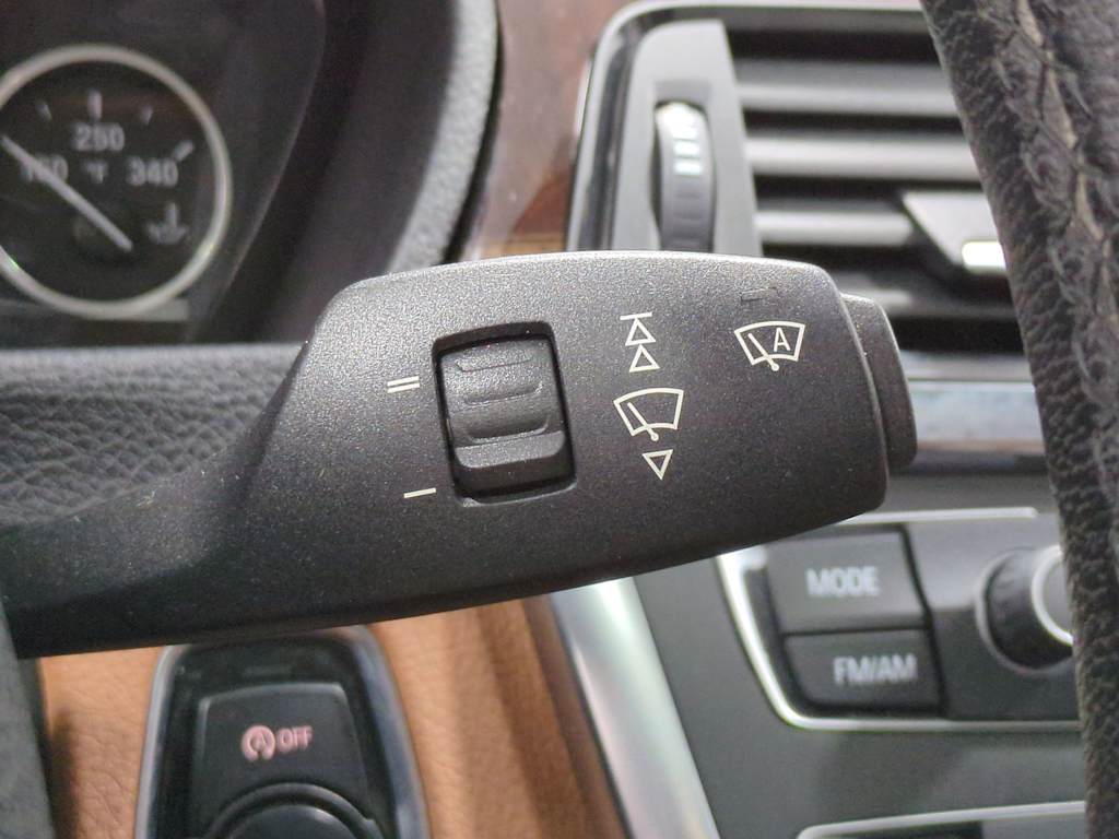 Thumbnail: 2013 BMW 3 Series - 33