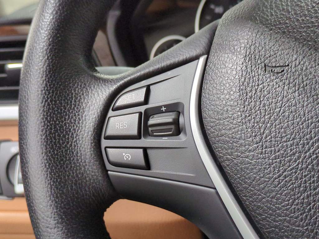 Thumbnail: 2013 BMW 3 Series - 31