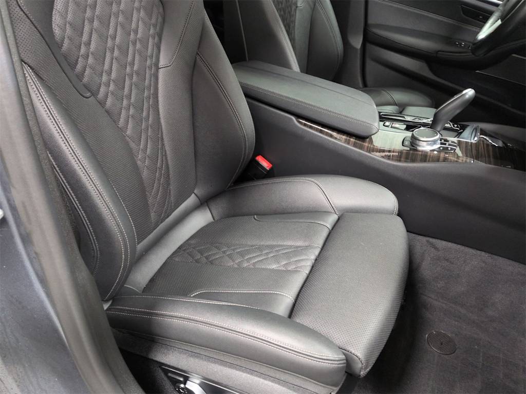 Thumbnail: 2021 BMW 5 Series - 30