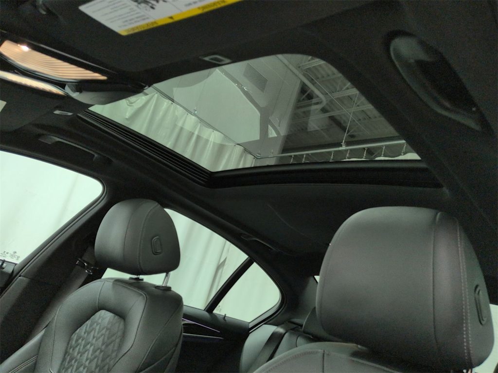 Thumbnail: 2021 BMW 5 Series - 28