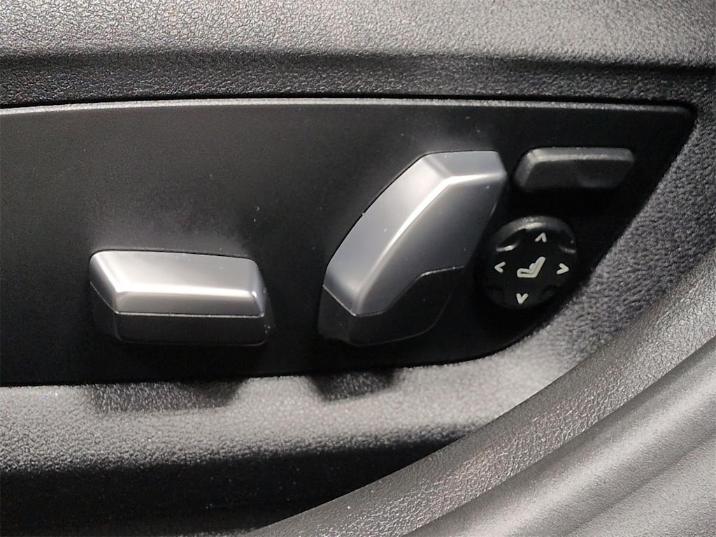 Thumbnail: 2021 BMW 5 Series - 27