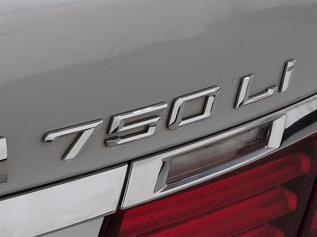 Thumbnail: 2014 BMW 7 Series - 27