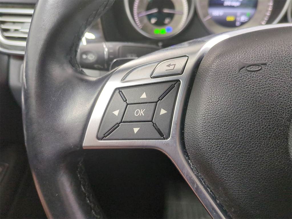 Thumbnail: 2014 Mercedes-Benz E-Class - 30