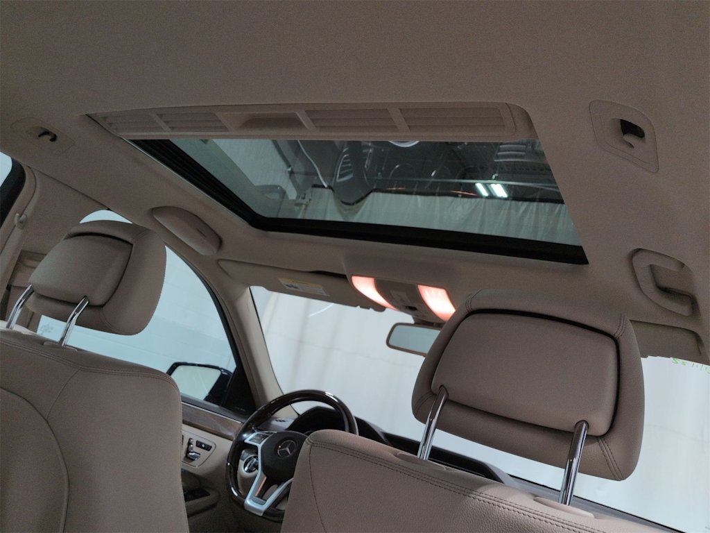 Thumbnail: 2015 Mercedes-Benz E-Class - 30