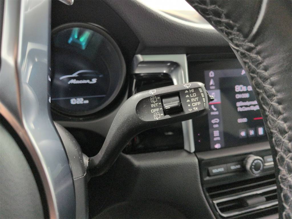 Thumbnail: 2020 Porsche Macan - 34