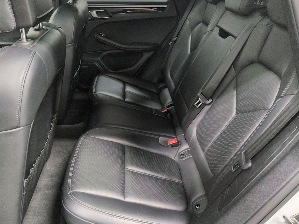 Thumbnail: 2020 Porsche Macan - 29