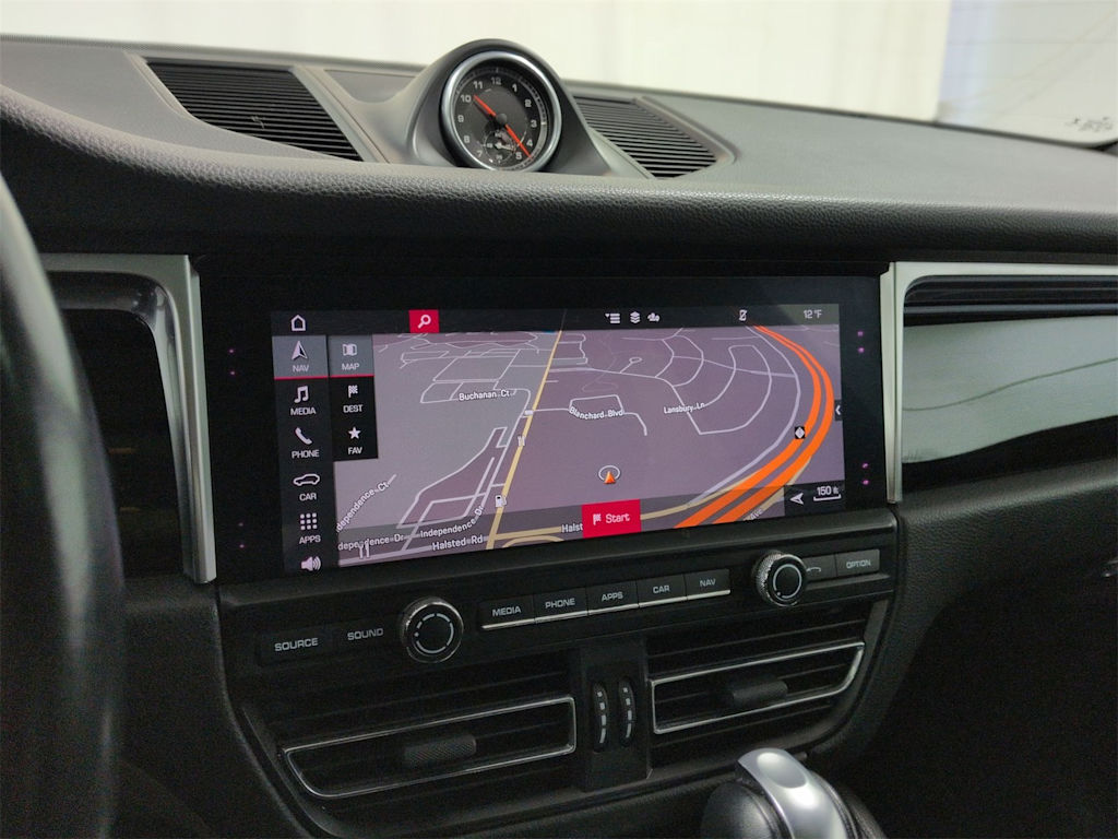 Thumbnail: 2020 Porsche Macan - 36