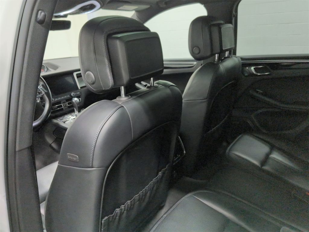 Thumbnail: 2020 Porsche Macan - 13