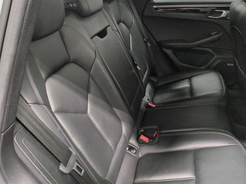 Thumbnail: 2020 Porsche Macan - 30