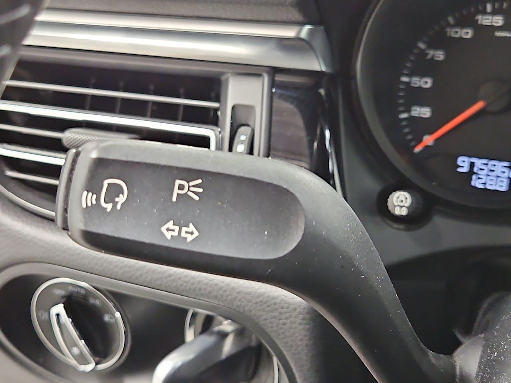 Thumbnail: 2020 Porsche Macan - 31