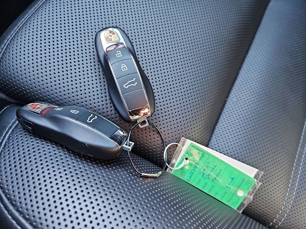 Thumbnail: 2020 Porsche Macan - 35