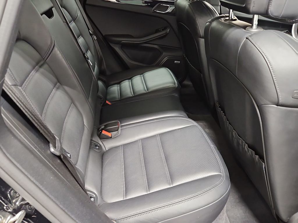 Thumbnail: 2020 Porsche Macan - 27