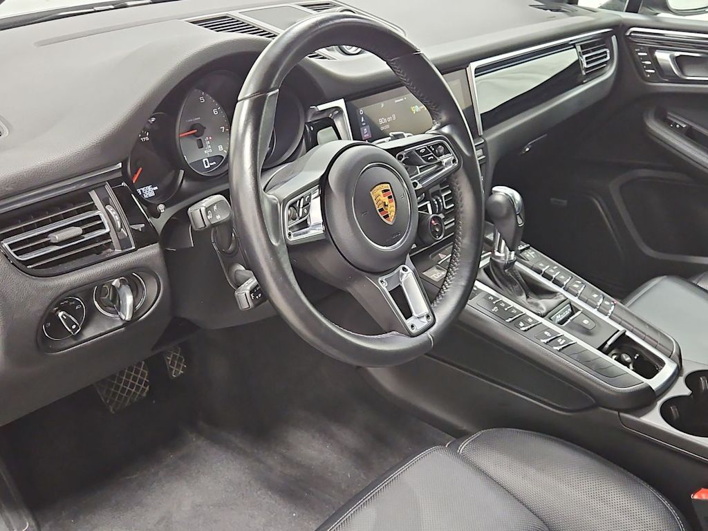 Thumbnail: 2020 Porsche Macan - 2