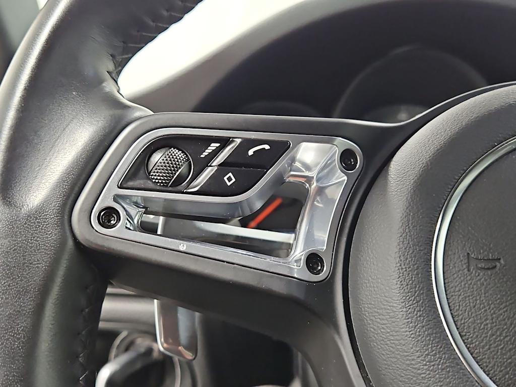 Thumbnail: 2020 Porsche Macan - 28