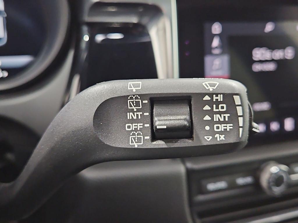 Thumbnail: 2020 Porsche Macan - 30