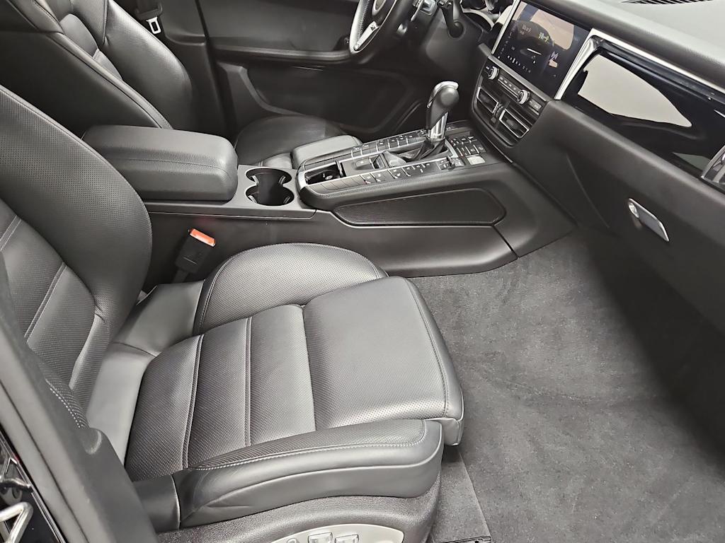 Thumbnail: 2020 Porsche Macan - 11