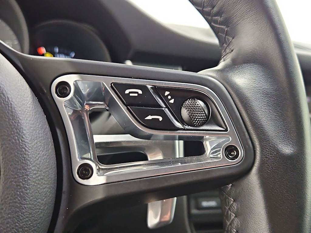 Thumbnail: 2020 Porsche Macan - 29