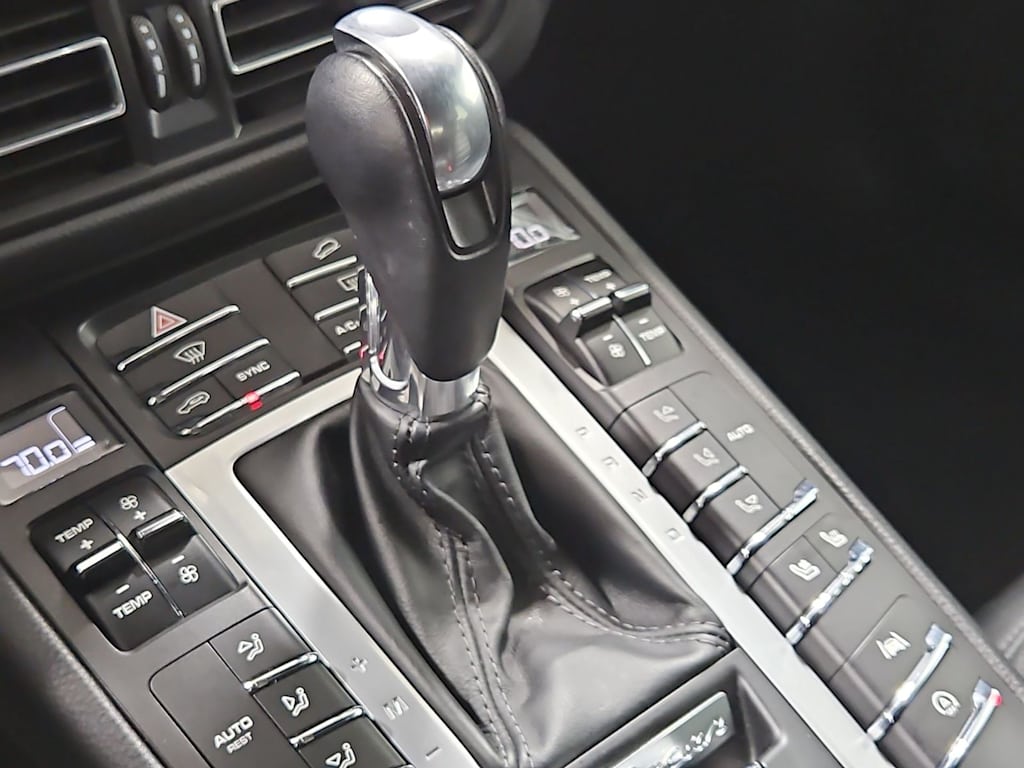 Thumbnail: 2020 Porsche Macan - 15