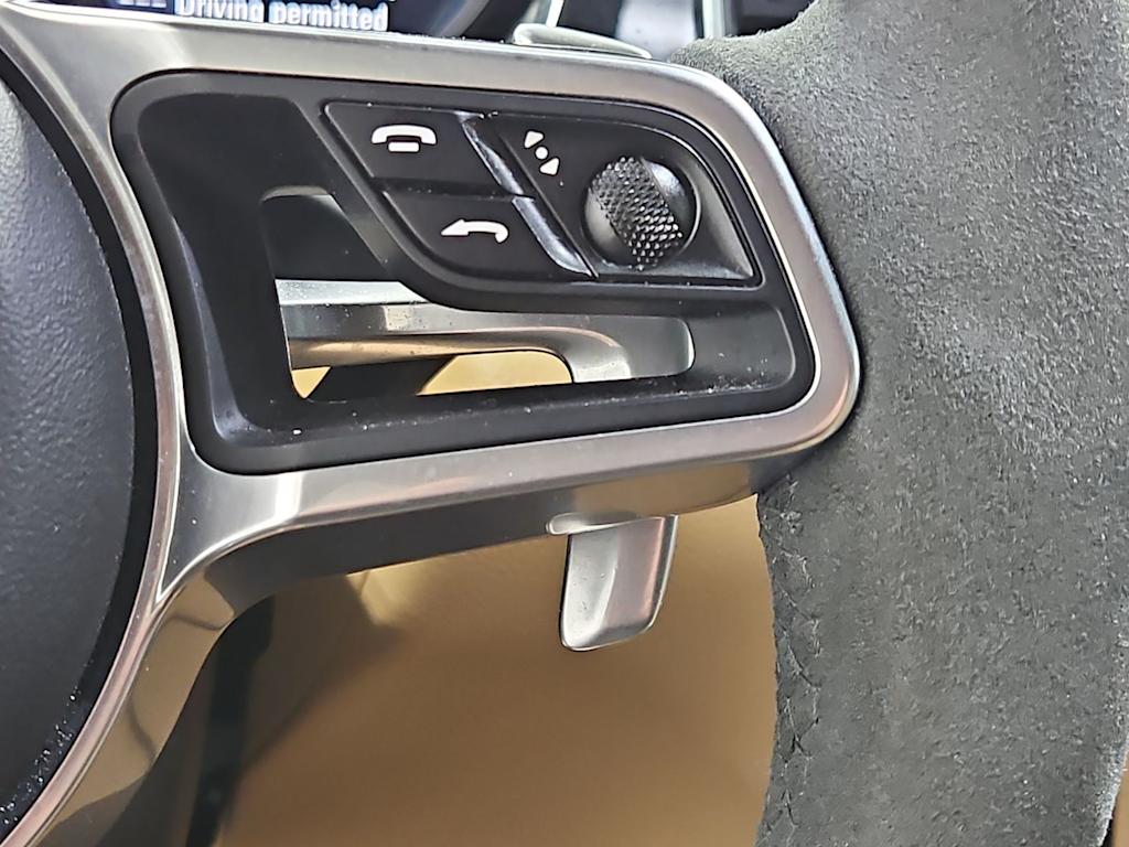 Thumbnail: 2017 Porsche Macan - 31