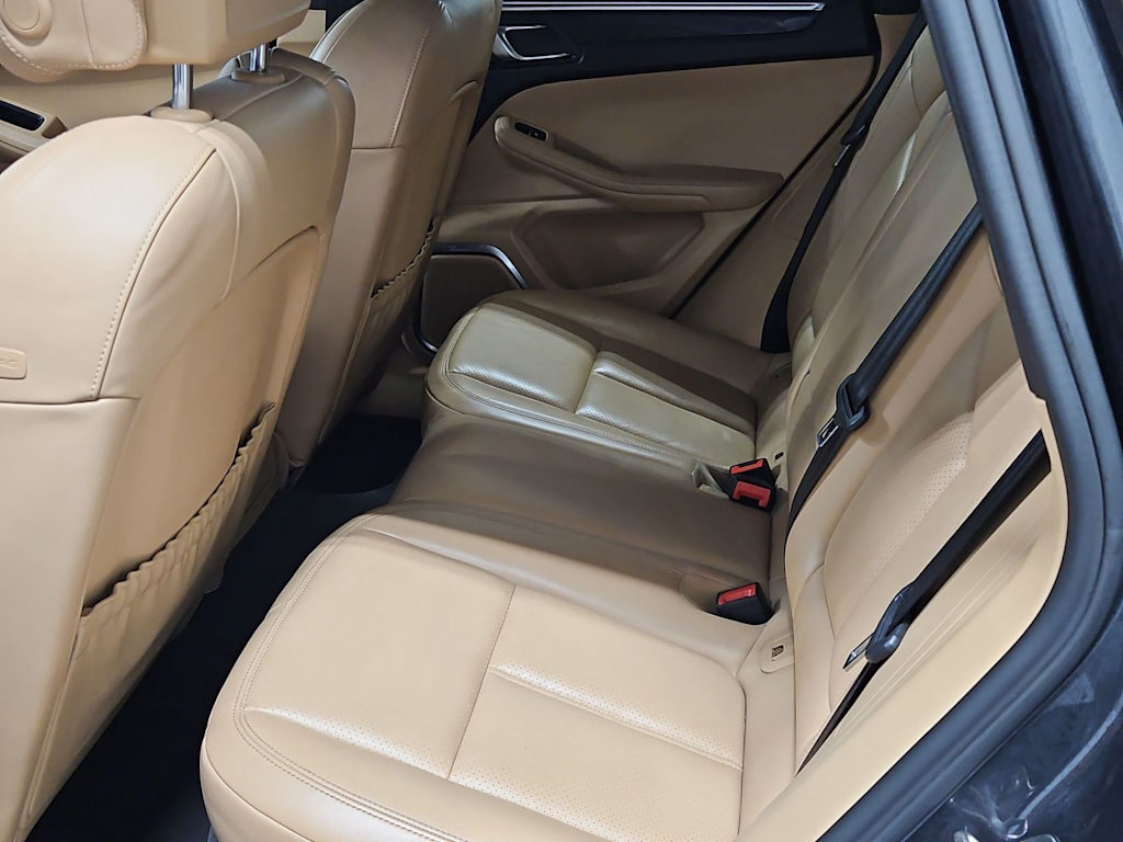 Thumbnail: 2017 Porsche Macan - 13