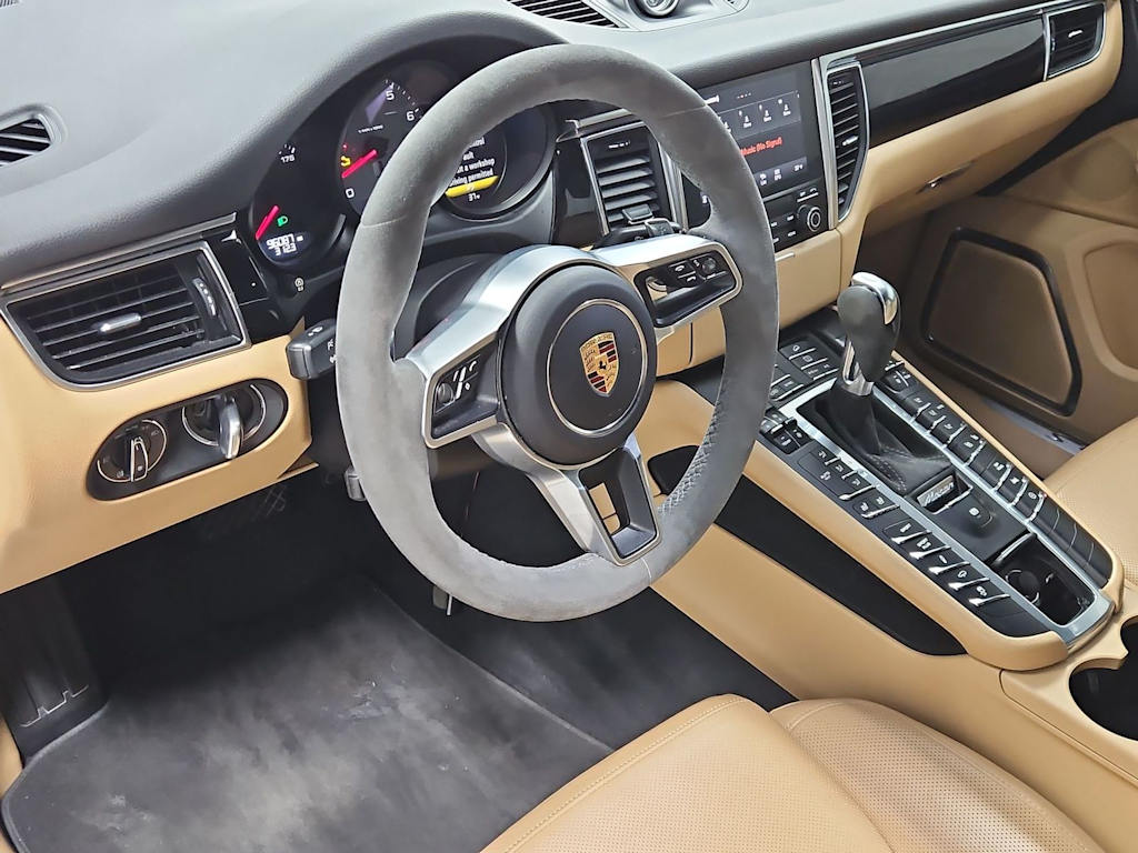Thumbnail: 2017 Porsche Macan - 2