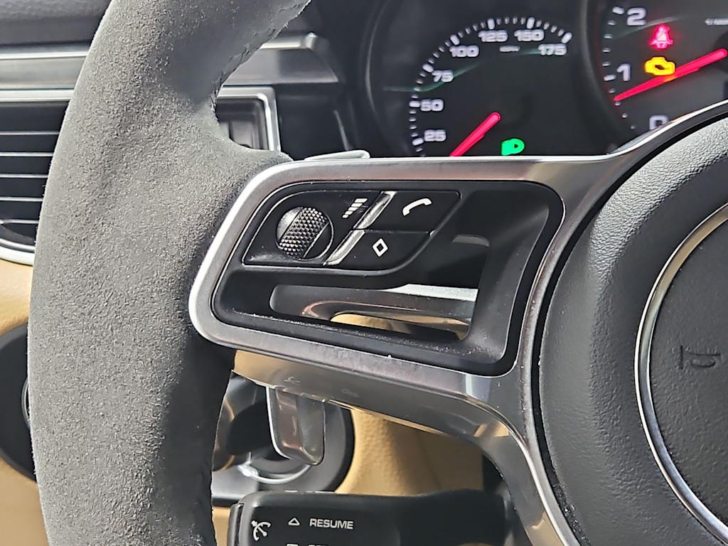 Thumbnail: 2017 Porsche Macan - 30