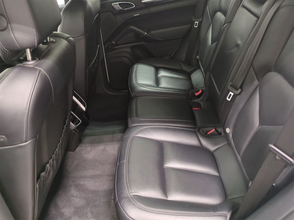Thumbnail: 2015 Porsche Cayenne - 27