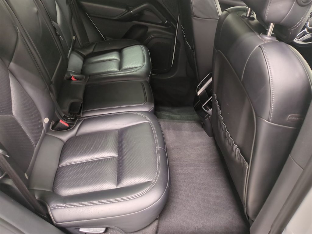 Thumbnail: 2015 Porsche Cayenne - 28