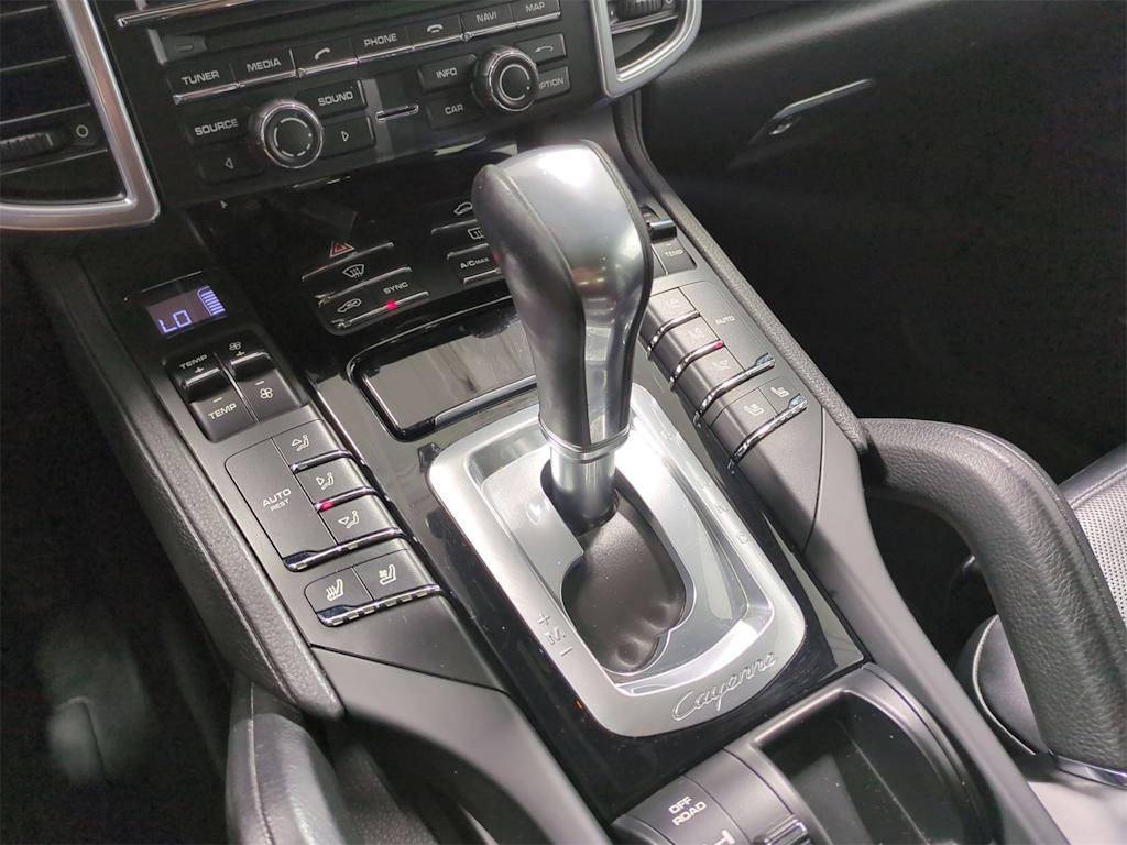 Thumbnail: 2015 Porsche Cayenne - 36