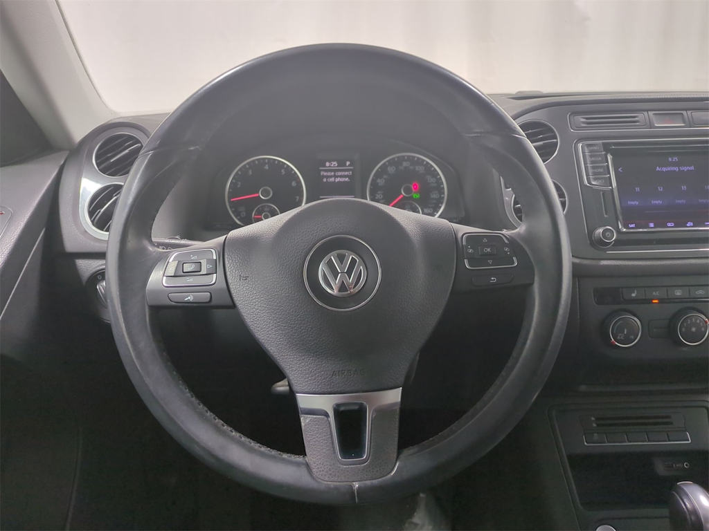 Thumbnail: 2017 Volkswagen Tiguan - 14