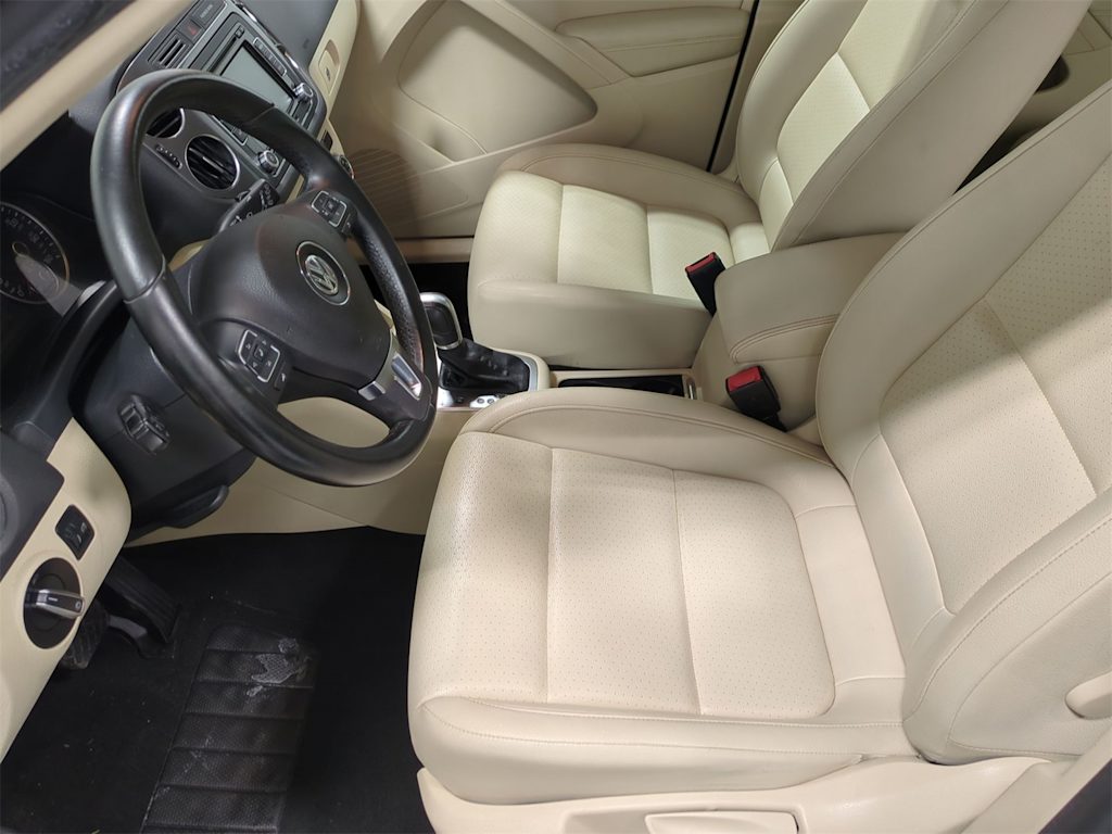 Thumbnail: 2015 Volkswagen Tiguan - 11
