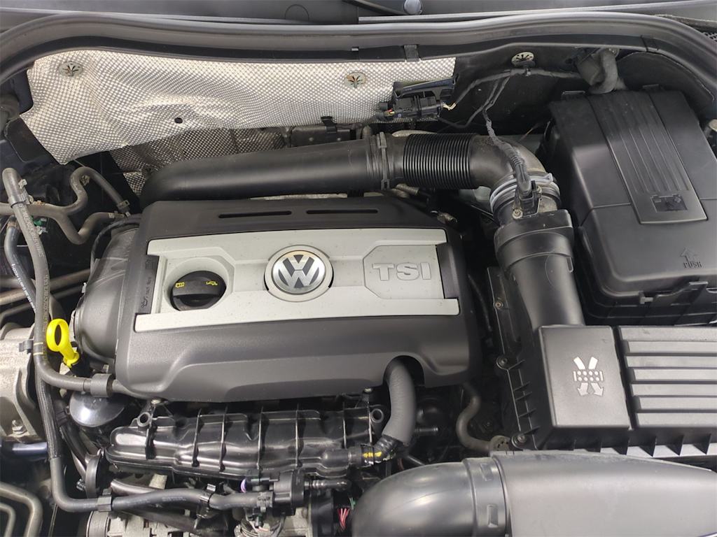 Thumbnail: 2015 Volkswagen Tiguan - 9