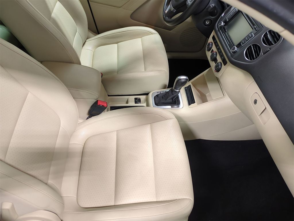 Thumbnail: 2015 Volkswagen Tiguan - 12