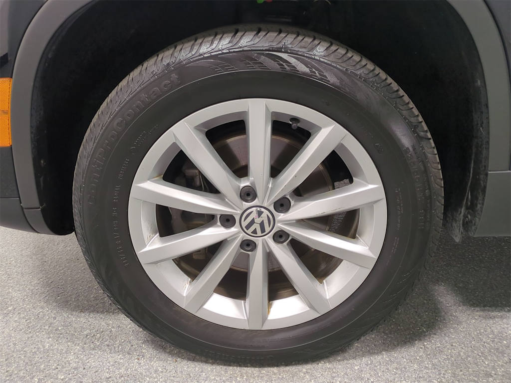 Thumbnail: 2017 Volkswagen Tiguan - 8