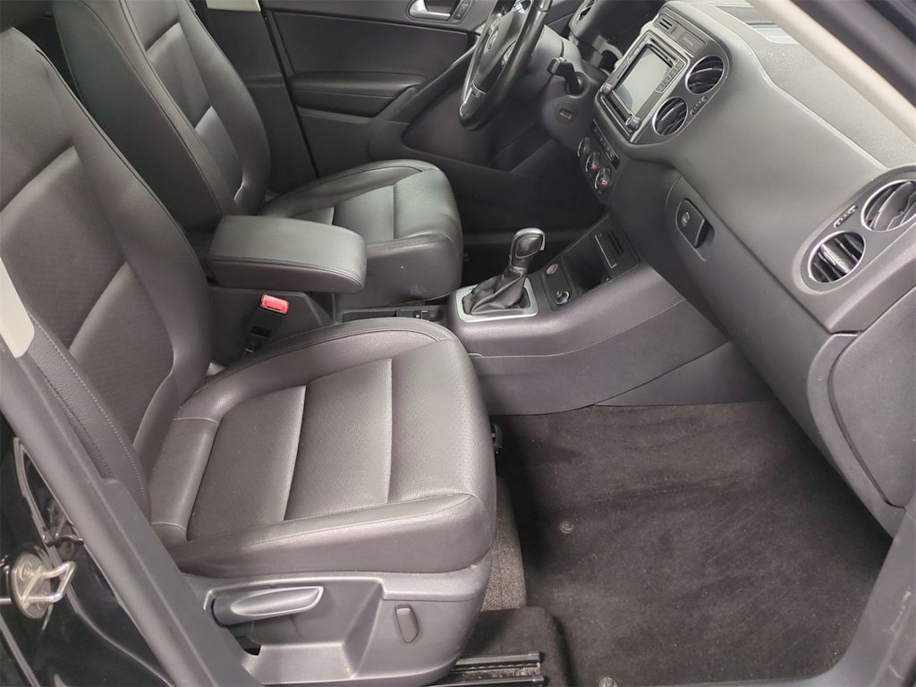 Thumbnail: 2017 Volkswagen Tiguan - 12