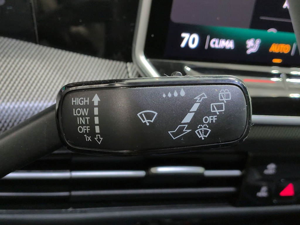 Thumbnail: 2025 Volkswagen Golf - 32