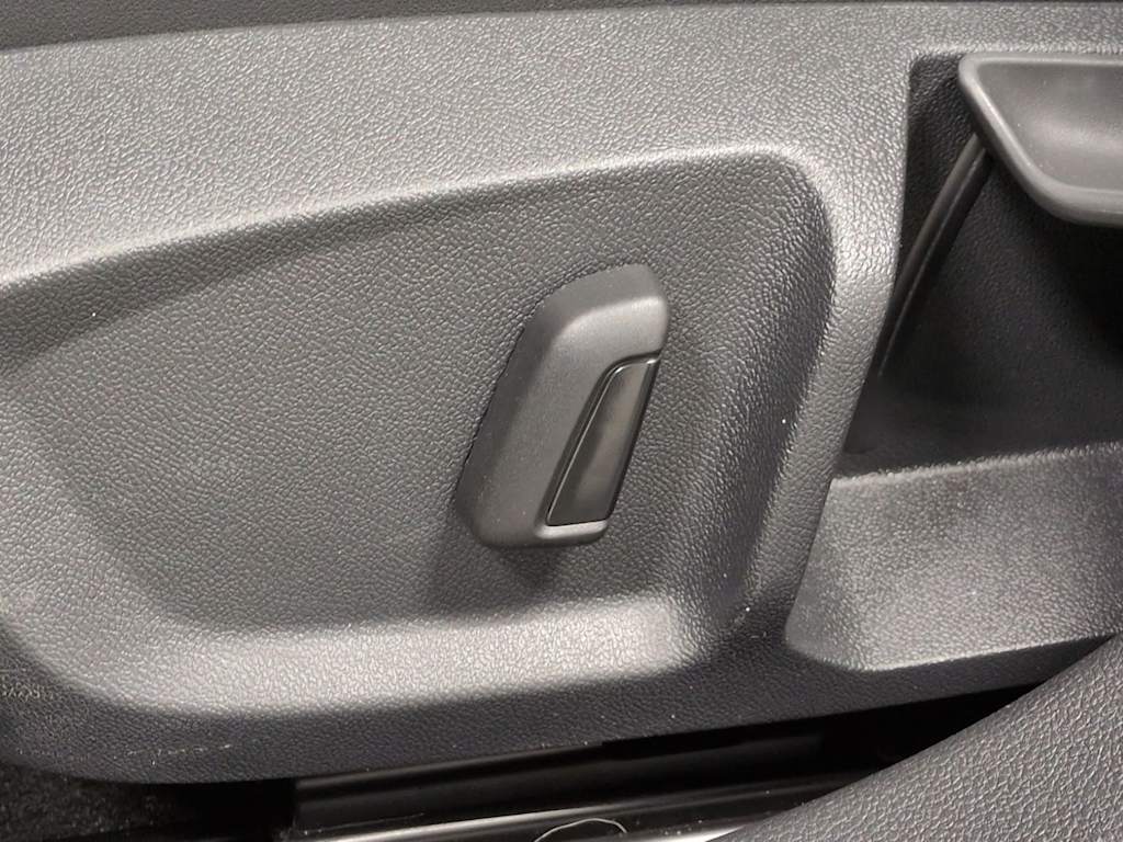 Thumbnail: 2025 Volkswagen Golf - 27