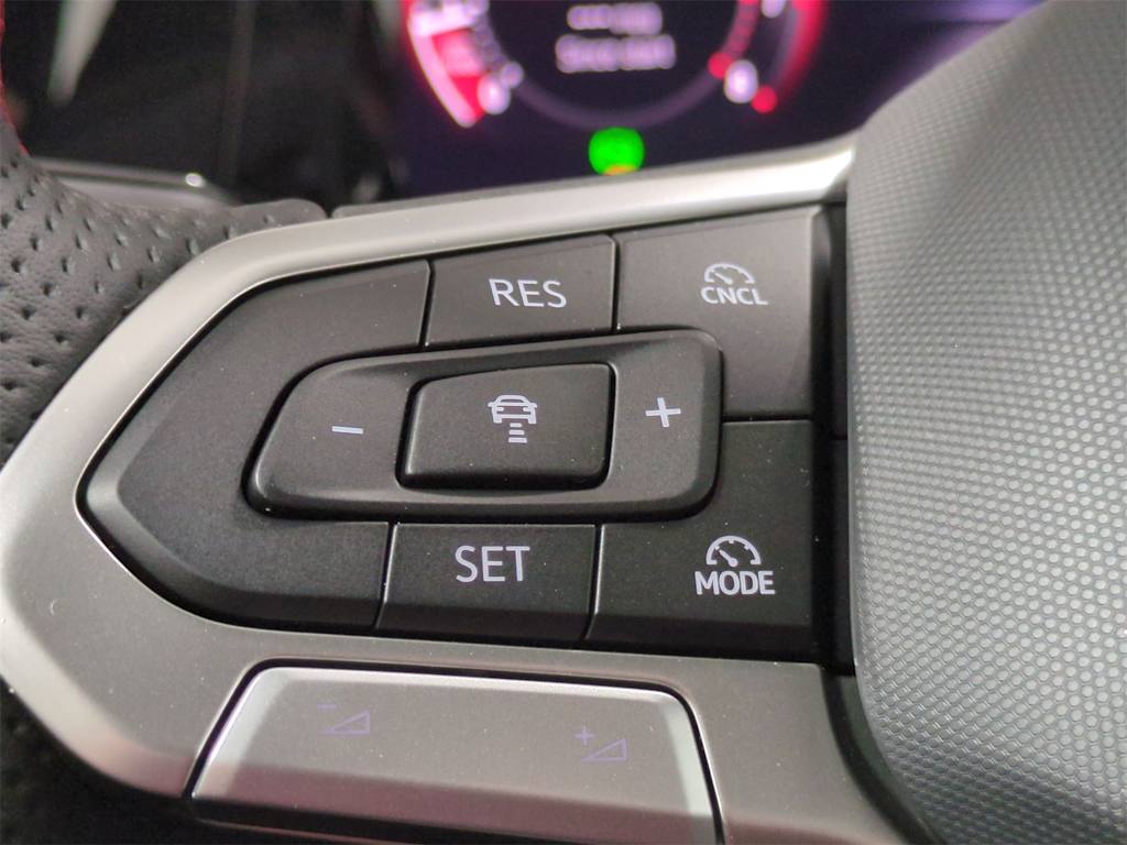 Thumbnail: 2025 Volkswagen Golf - 30