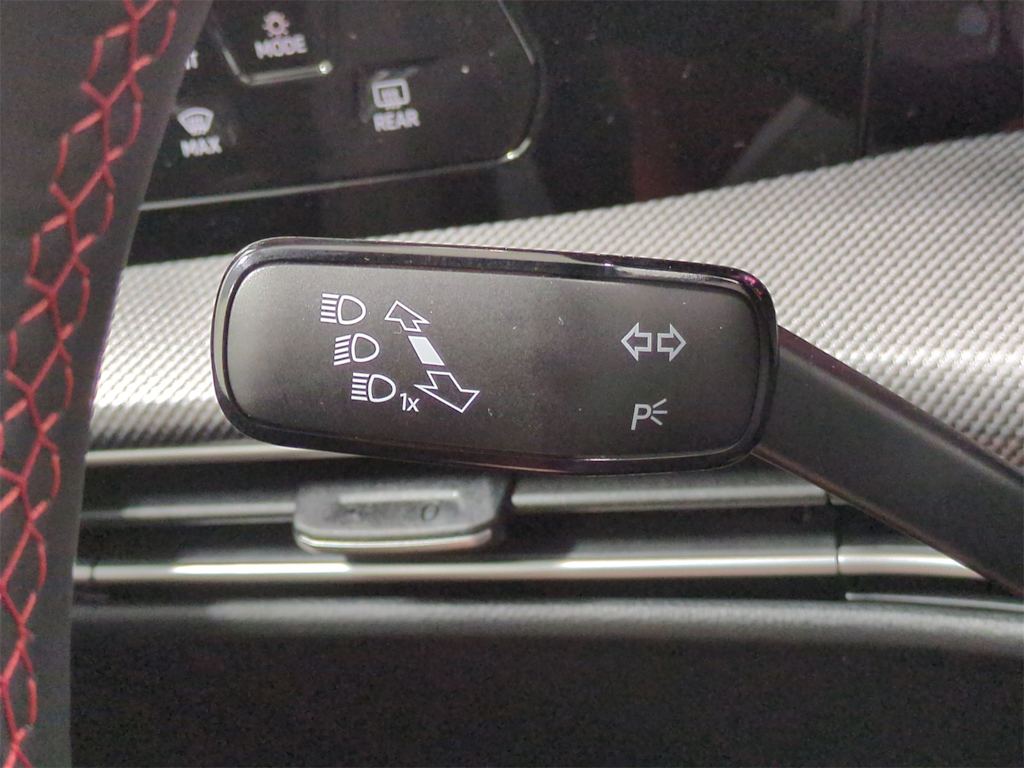 Thumbnail: 2025 Volkswagen Golf - 32