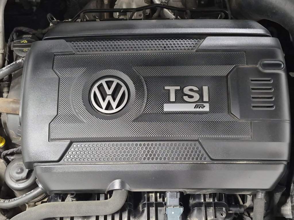 Thumbnail: 2016 Volkswagen Golf - 9