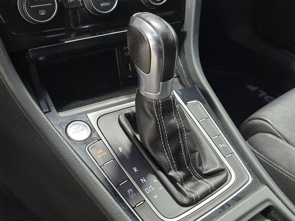 Thumbnail: 2016 Volkswagen Golf - 16
